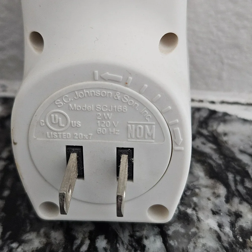 Glade‎ PlugIns Scented Oil Warmers white lot of 3 wall plug in